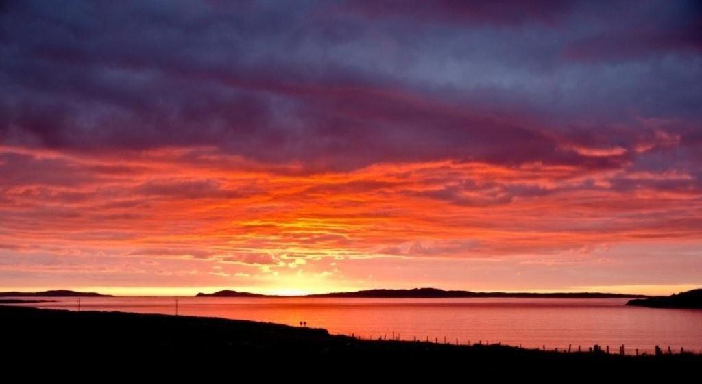 Decourcey'S Hazelbrook Farmhouse B&B Cleggan Экстерьер фото