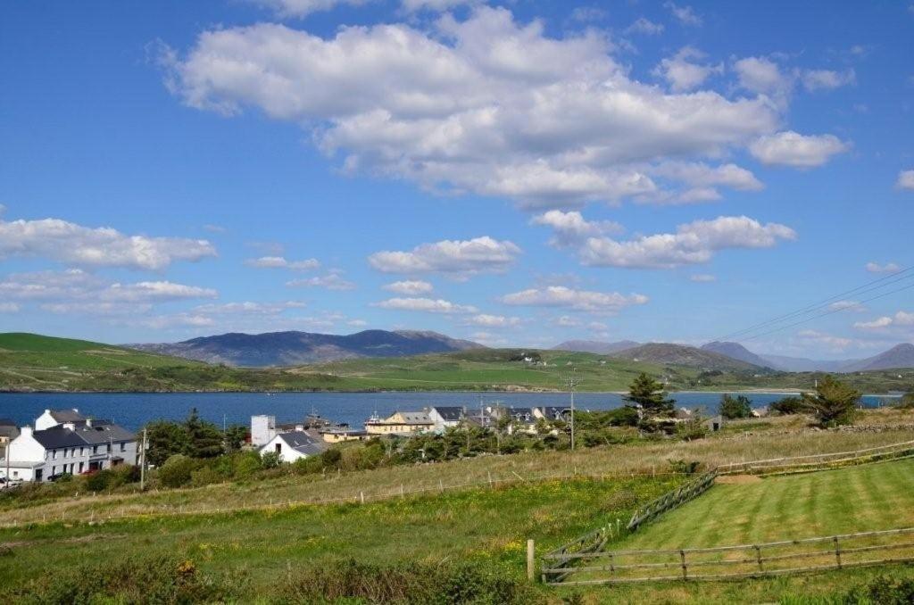 Decourcey'S Hazelbrook Farmhouse B&B Cleggan Экстерьер фото