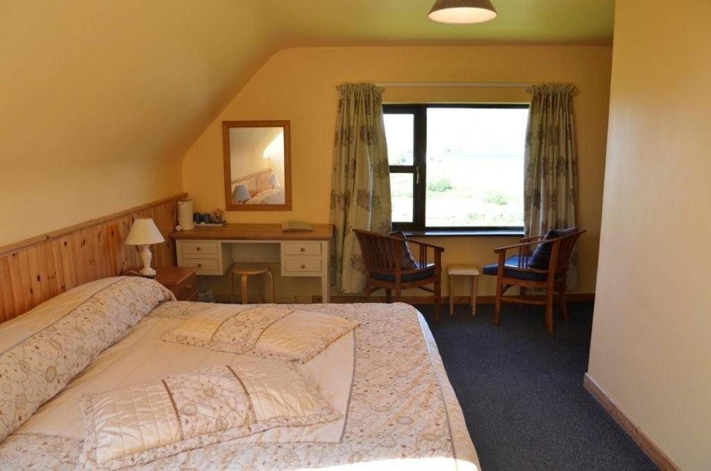 Decourcey'S Hazelbrook Farmhouse B&B Cleggan Номер фото